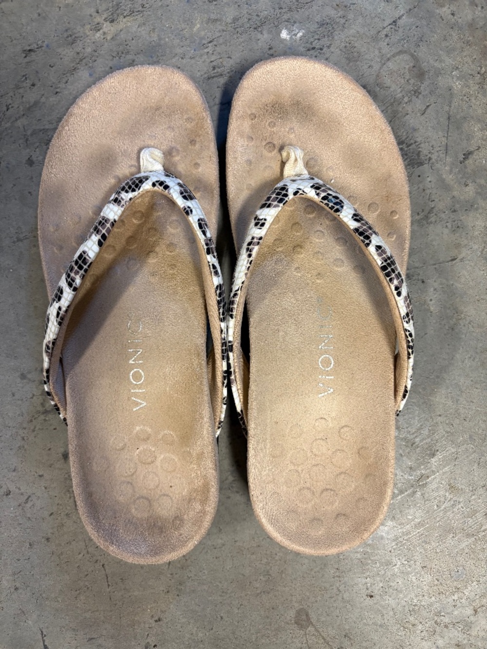 Vionic Dillon Snake Toe Post Sandal White Leopard